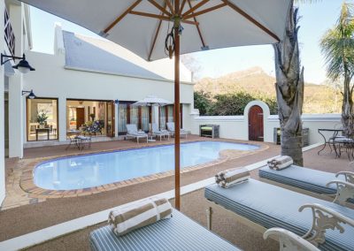 Oddych pri bazéne